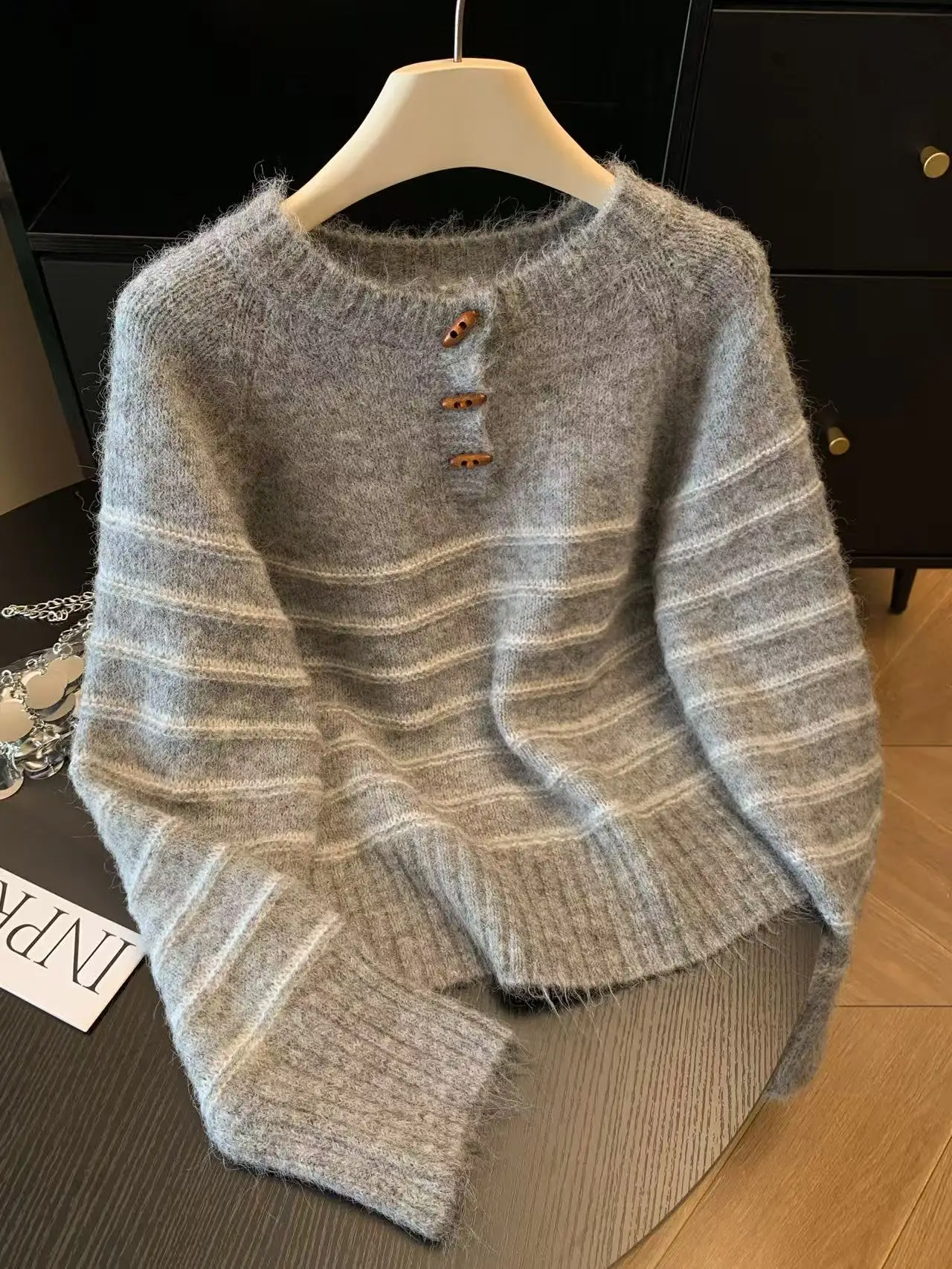 Autumn Winter Women's Striped  - Embroidery A 评论和价格