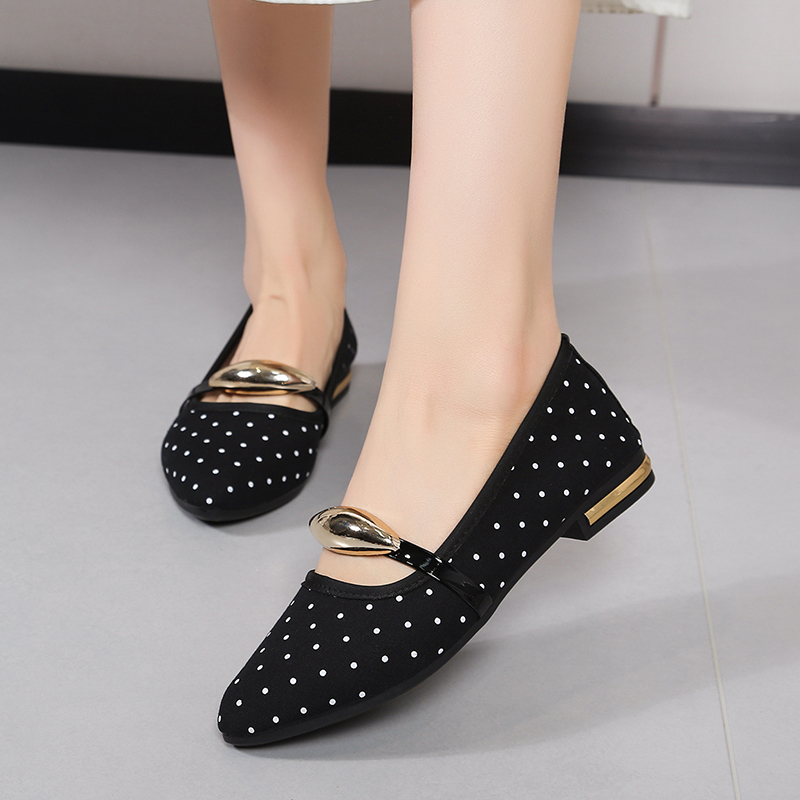 Spring and Autumn Elegant Poin - Embroidery Flat Shoes 评论和价格