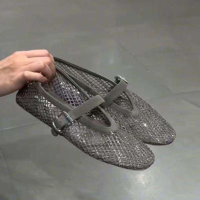 Hollow Rhinestone Baotou Sanda - Embroidery Flat Shoes 评论和价格