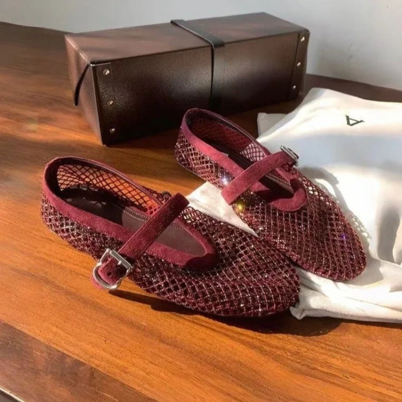Hollow Rhinestone Baotou Sanda - Embroidery Flat Shoes 评论和价格
